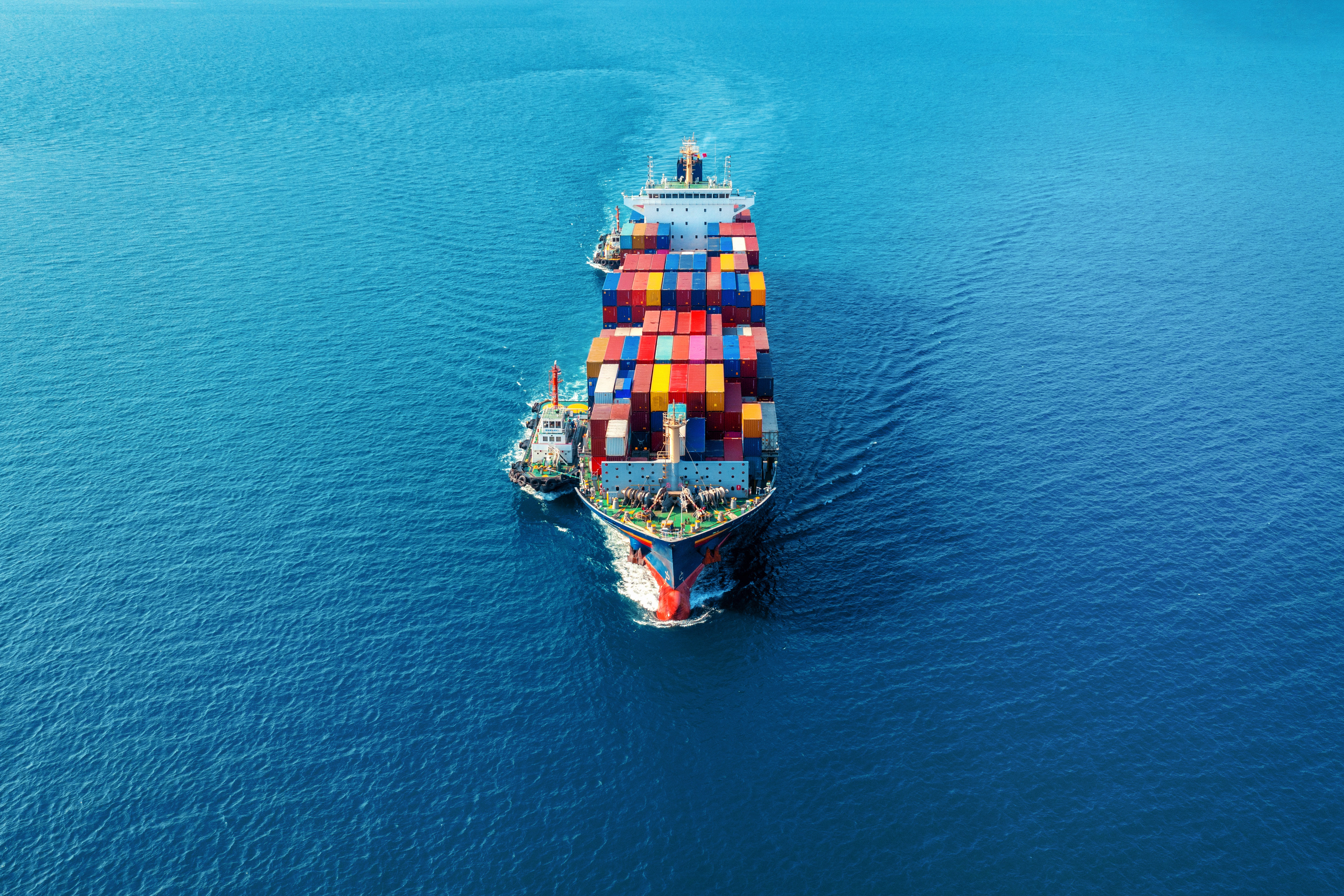 International maritime cargo transport in containers to and from Peru